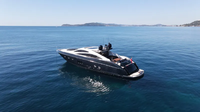 Low Profile Yacht Photos Pics 2007 Sunseeker Predator 82 yacht cruising on open water.