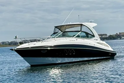 Cruisers Yachts 350 Express