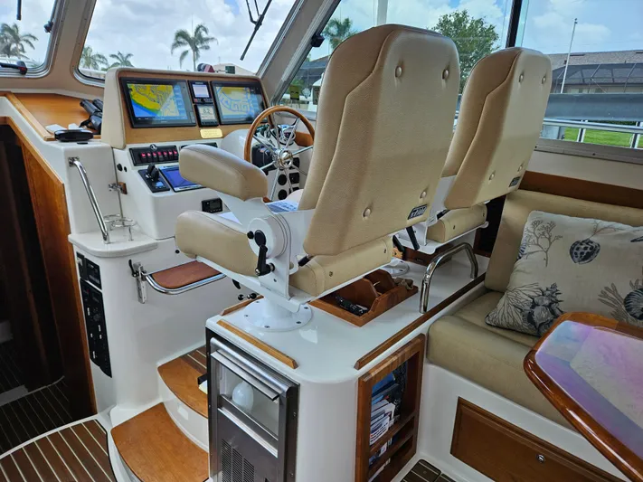 Liberty Call Yacht Photos Pics Stidd helm seats