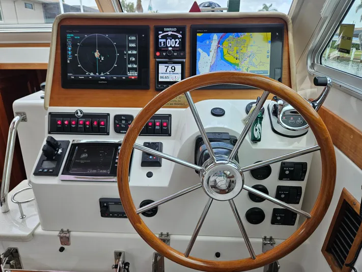 Liberty Call Yacht Photos Pics Dual Garmin Multifunction Displays, and helm instruments