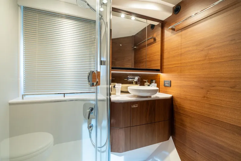 Seasons In The Sun Yacht Photos Pics Princess F62 Seasons in the Sun - Head