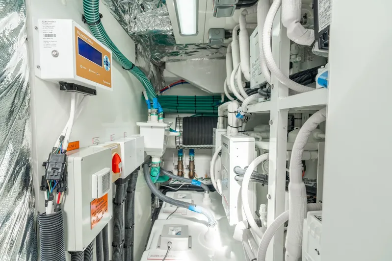 Seasons In The Sun Yacht Photos Pics Princess F62 Seasons in the Sun - Engine Room