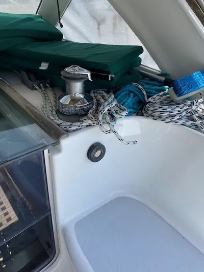 Rogue Fun Yacht Photos Pics Beneteau Oceanis 44 CC cockpit with ropes and winch, 2001 model.