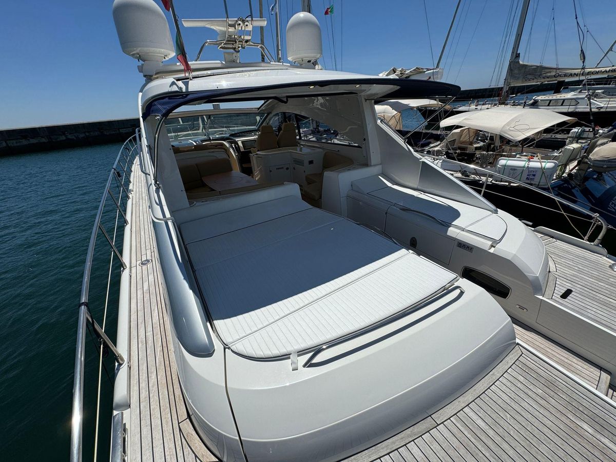 2005 Fairline 61 