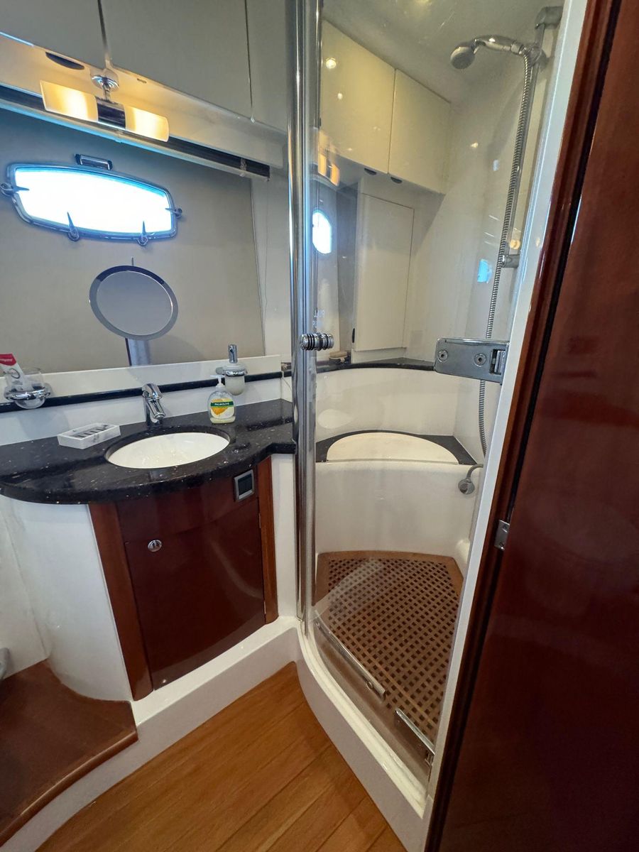 2005 Fairline 61 