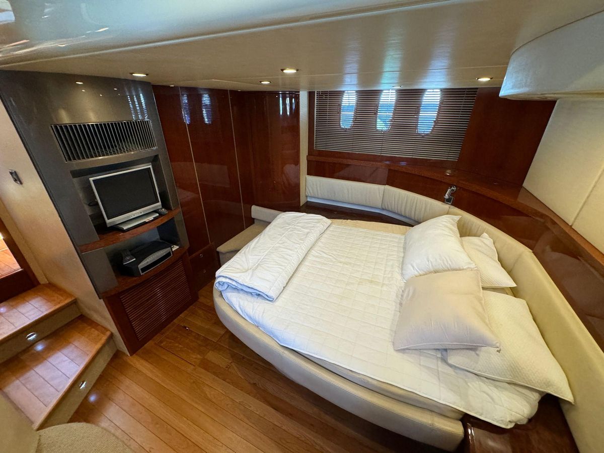 2005 Fairline 61 