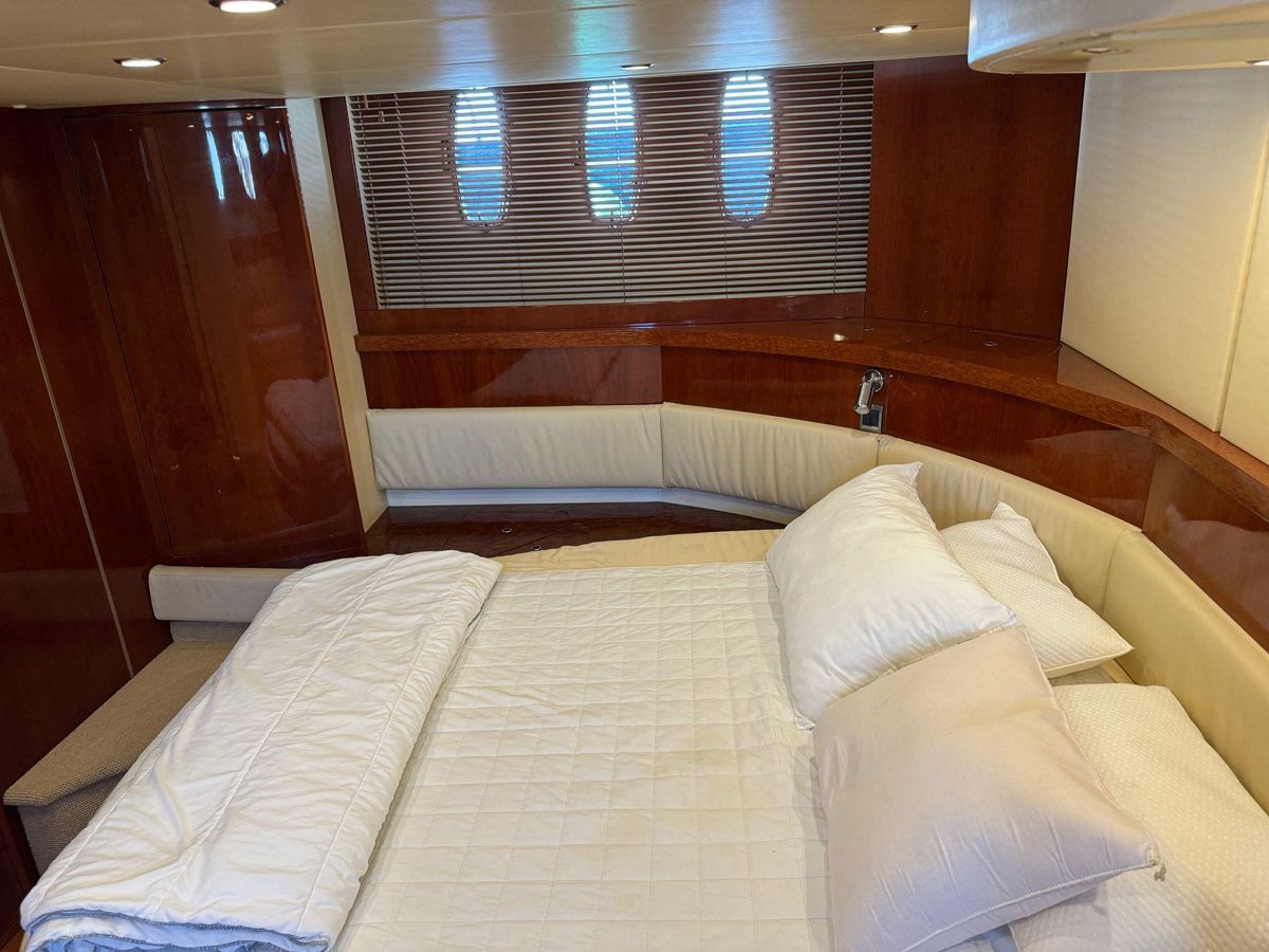 2005 Fairline 61 