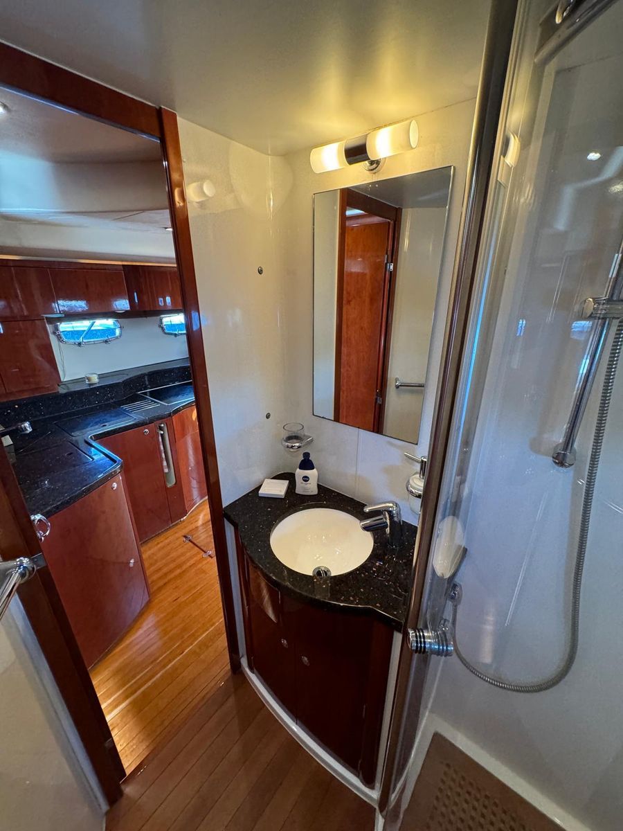 2005 Fairline 61 