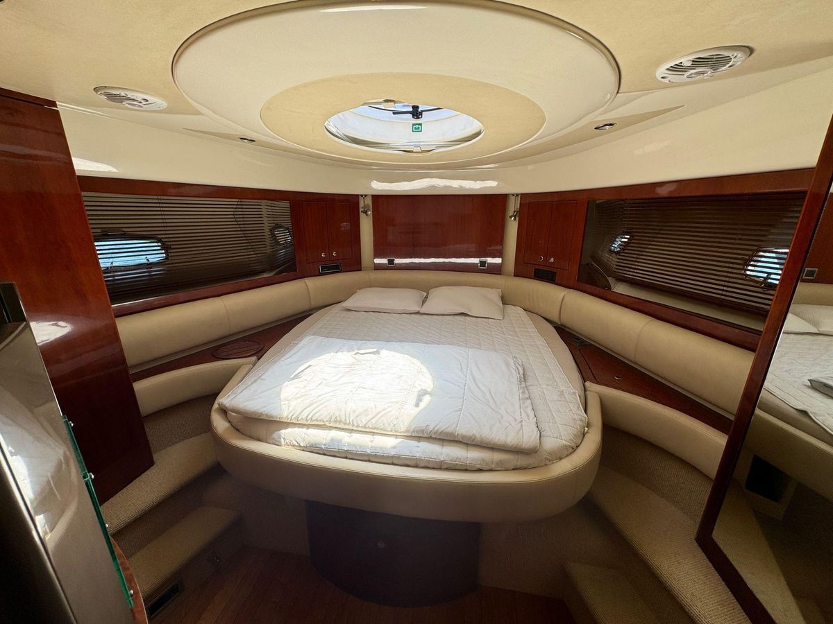 2005 Fairline 61 