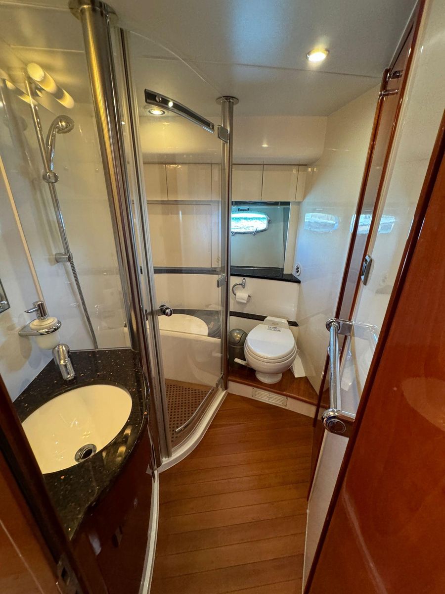 2005 Fairline 61 