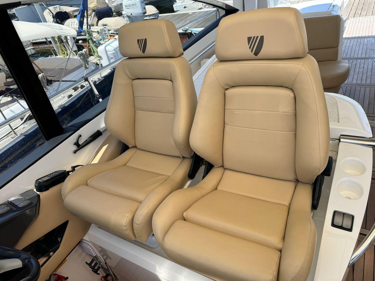 2005 Fairline 61 