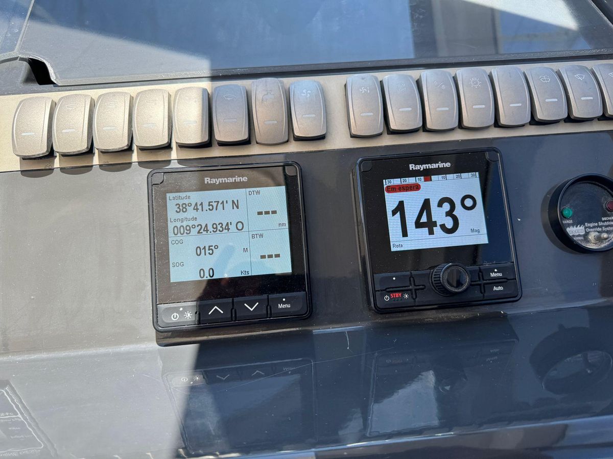 2005 Fairline 61 
