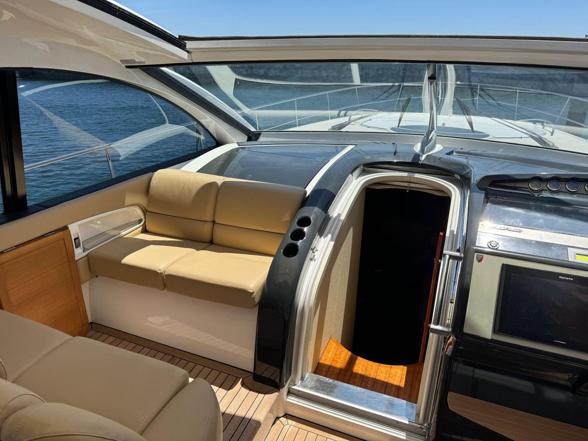 2005 Fairline 61 