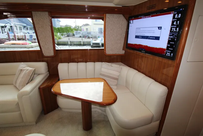  Yacht Photos Pics Salon 7 - Dinette & TV