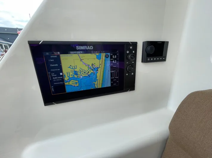  Yacht Photos Pics Cockpit 6 - Electronics