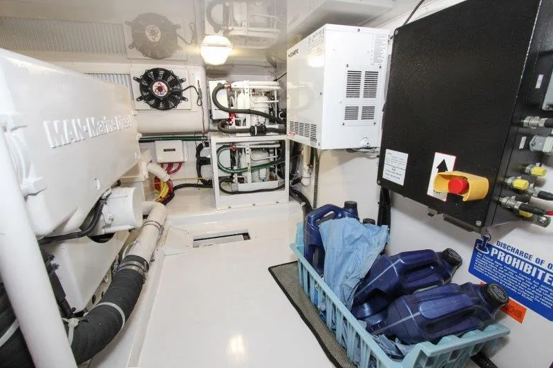  Yacht Photos Pics Engine & Mechanical Equipment 6