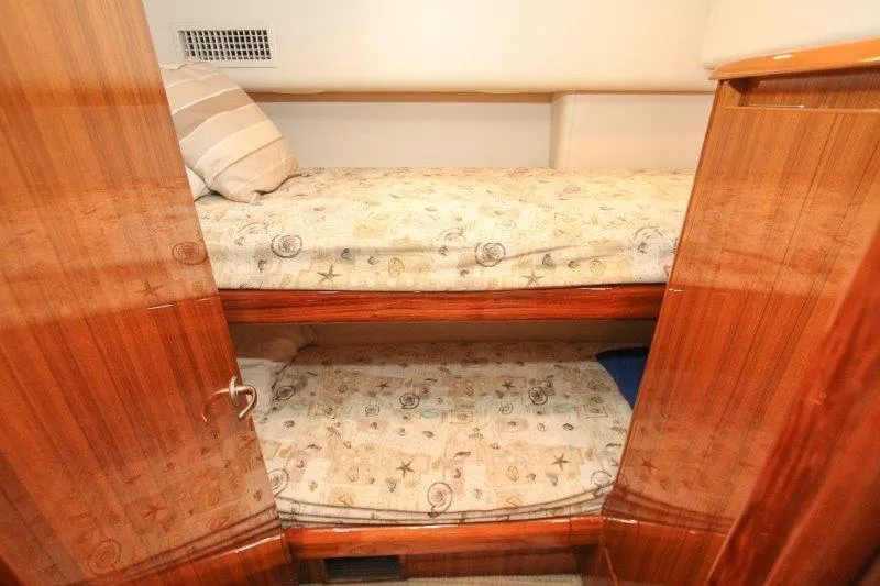  Yacht Photos Pics Guest Stateroom, Starboard 1