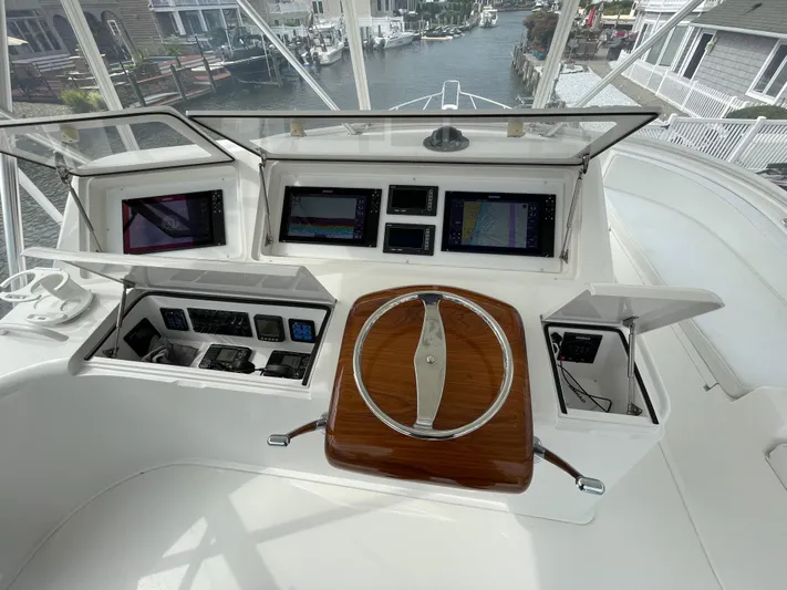  Yacht Photos Pics Electronics & Navigation 2