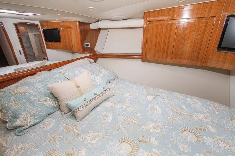  Yacht Photos Pics Master Stateroom 4