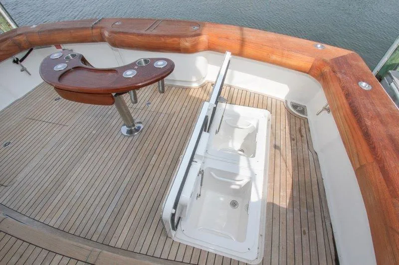  Yacht Photos Pics Cockpit / Fishing Equipment 8