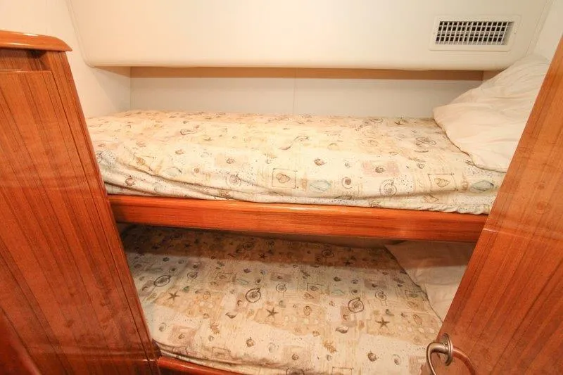  Yacht Photos Pics Guest Stateroom, Port 1