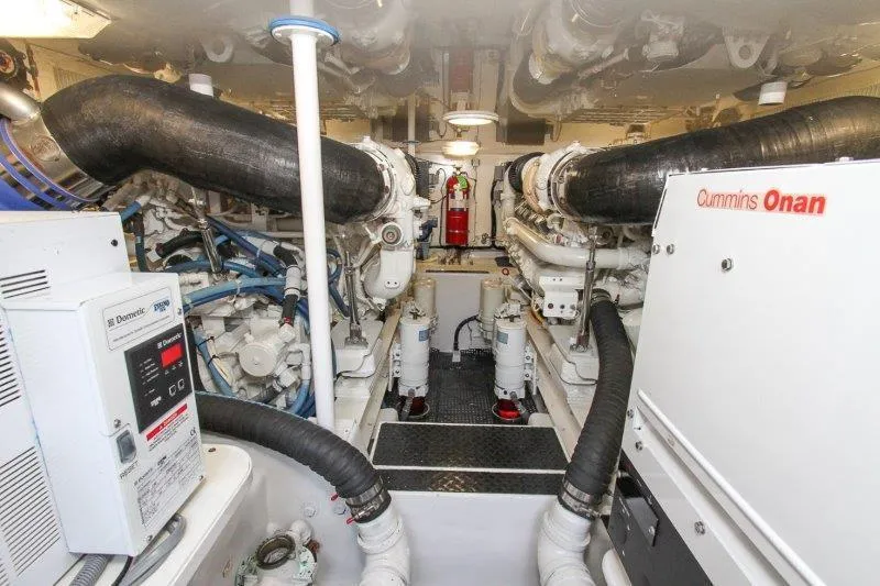  Yacht Photos Pics Engine & Mechanical Equipment 1