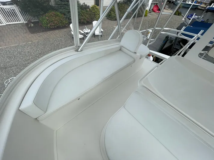  Yacht Photos Pics Flybridge 2 - Bridge Seating