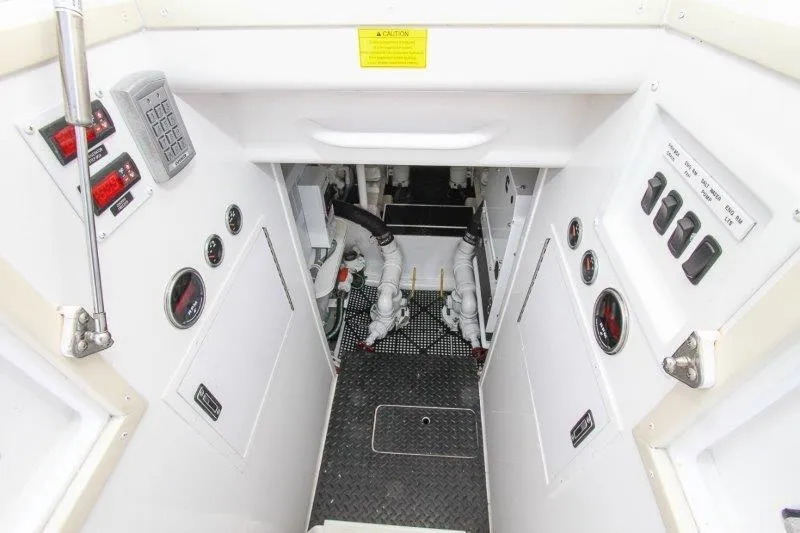  Yacht Photos Pics Engine & Mechanical Equipment 7