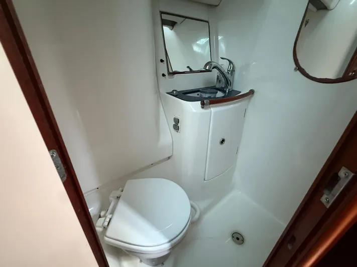 Traveler Yacht Photos Pics Bathroom interior of a 2002 Beneteau 473 yacht, featuring a toilet and sink.