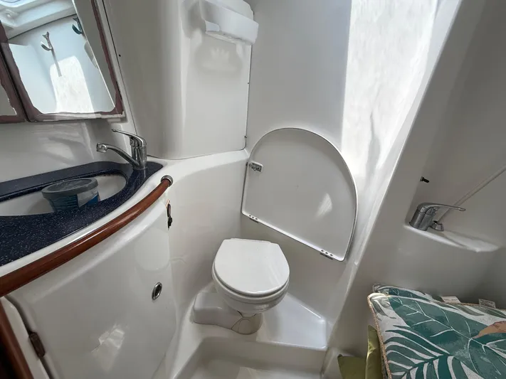 Traveler Yacht Photos Pics Bathroom interior of a 2002 Beneteau 473 yacht, featuring sink and toilet.