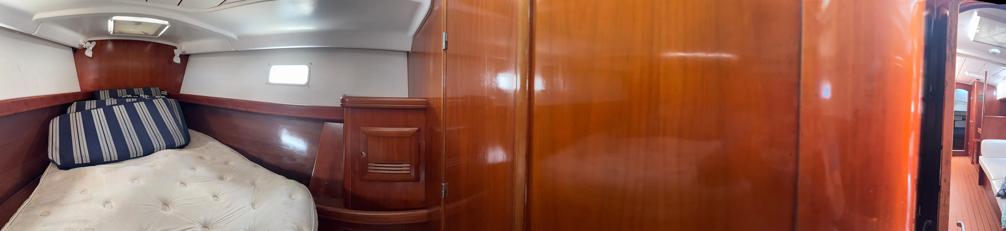 Traveler Yacht Photos Pics Interior of 2002 Beneteau 473 yacht cabin with wooden finish and cozy bed.