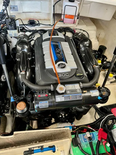 Yacht Photos Pics 2018 Sea Ray SLX 310 engine compartment with 300 HP engine.