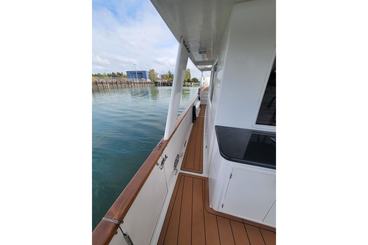 2001 Grand Alaskan 64 