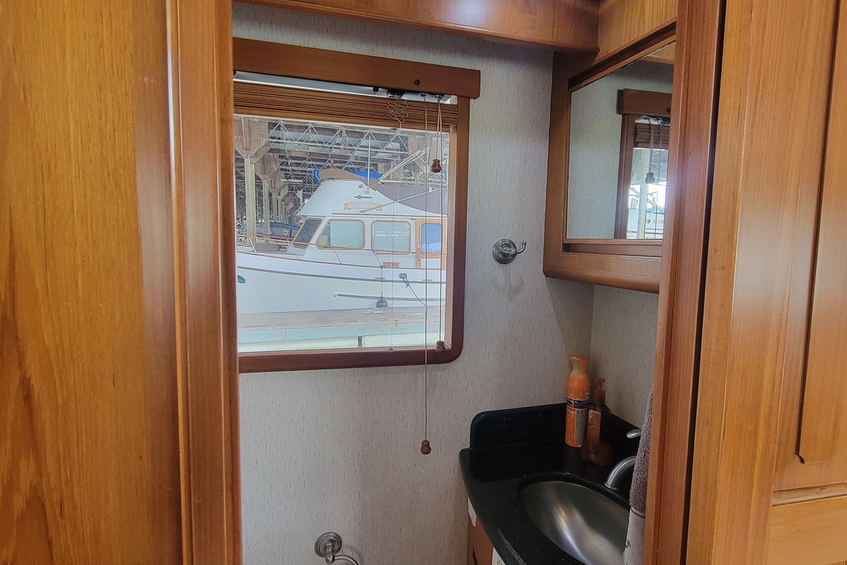 2001 Grand Alaskan 64 