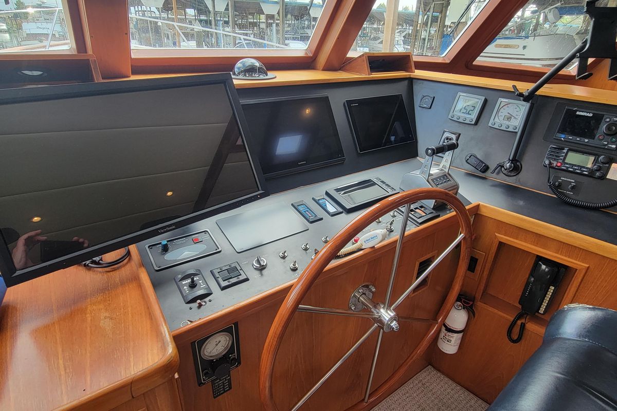 2001 Grand Alaskan 64 