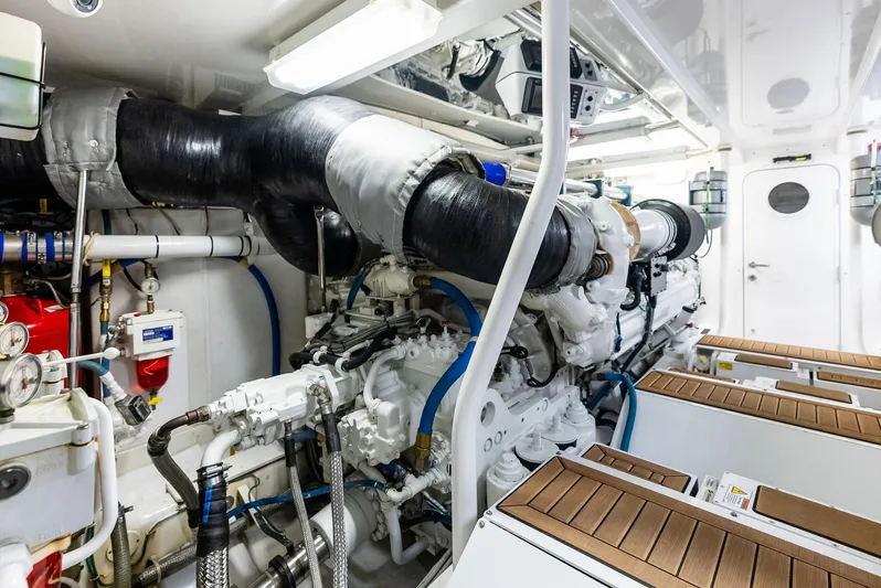 Diggin Donzi Yacht Photos Pics 