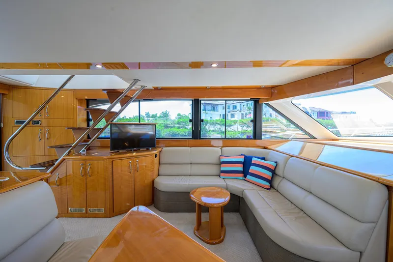 Jamcat@sea Yacht Photos Pics Maritimo 52 JAMCAT@SEA - Salon Staircase & Seating