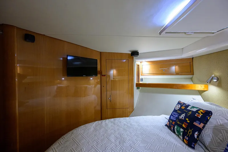 Jamcat@sea Yacht Photos Pics Maritimo 52 JAMCAT@SEA - Forward Stateroom