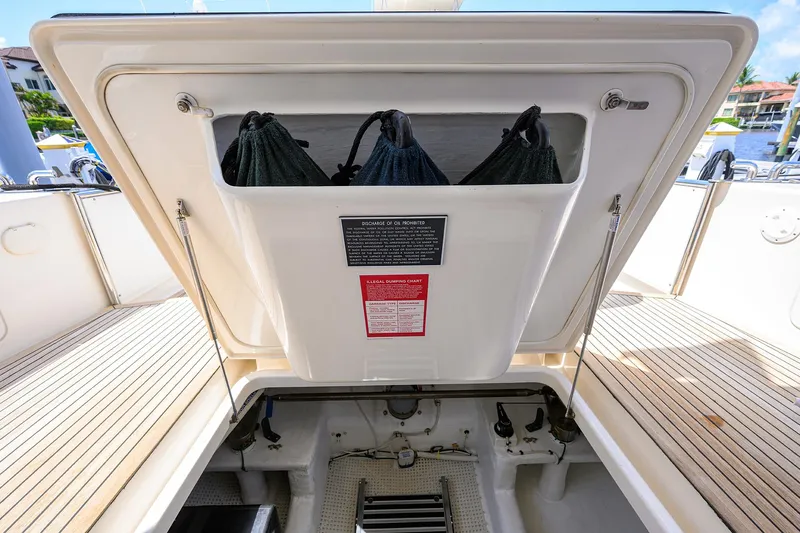 Jamcat@sea Yacht Photos Pics Maritimo 52 JAMCAT@SEA - Lazzarette