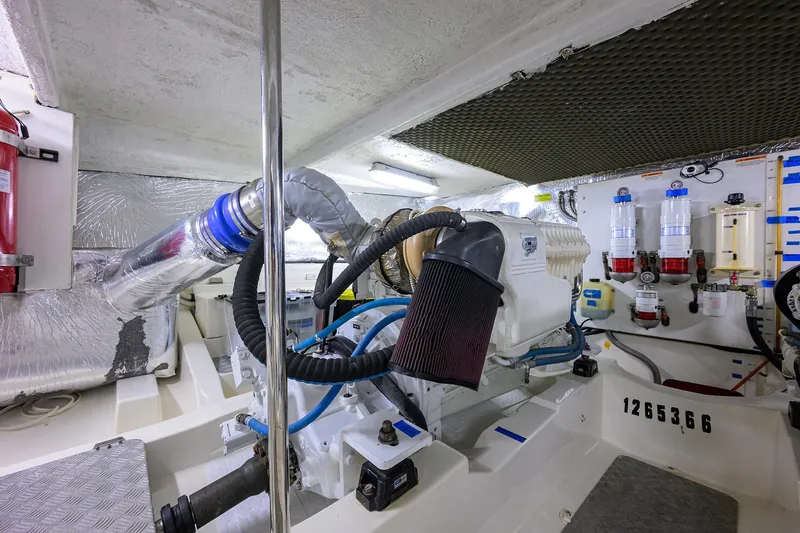 Jamcat@sea Yacht Photos Pics Maritimo 52 JAMCAT@SEA - Engine Room