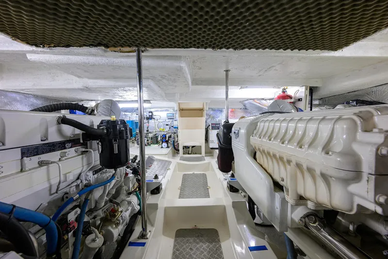 Jamcat@sea Yacht Photos Pics Maritimo 52 JAMCAT@SEA - Engine Room