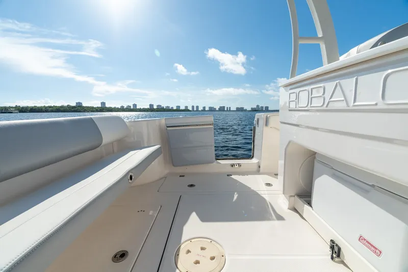 Hi Ho Silver Yacht Photos Pics 2022 Robalo R302 Center Console boat interior with ocean view and clear sky.