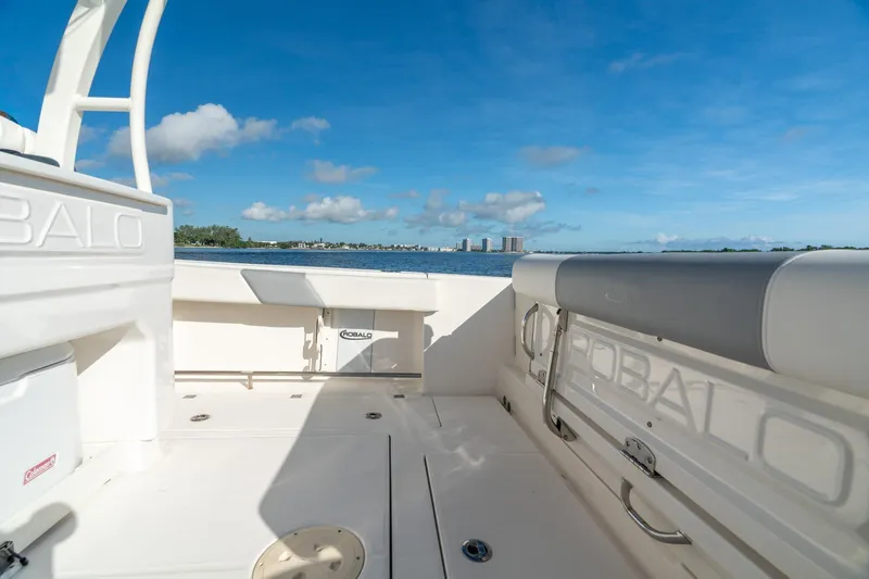 Hi Ho Silver Yacht Photos Pics 2022 Robalo R302 Center Console boat interior with ocean view and clear blue sky.