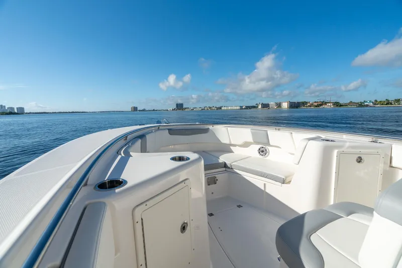 Hi Ho Silver Yacht Photos Pics 2022 Robalo R302 Center Console boat interior with ocean view and clear blue sky.