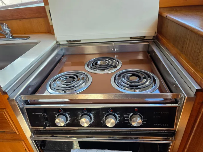 Kokomo Yacht Photos Pics Electric stove with three burners in a 1993 Grand Banks 42 Classic yacht kitchen.