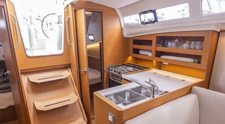 Mon Cheri Yacht Photos Pics 