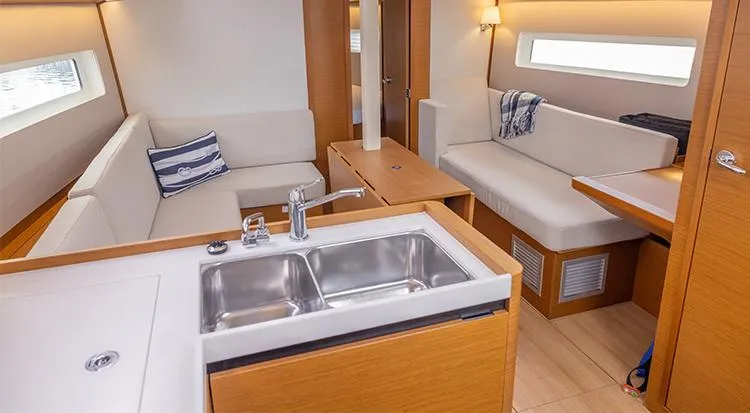 Mon Cheri Yacht Photos Pics 