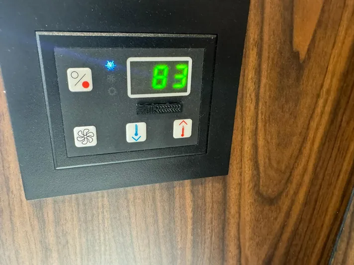 Breezin Yacht Photos Pics 