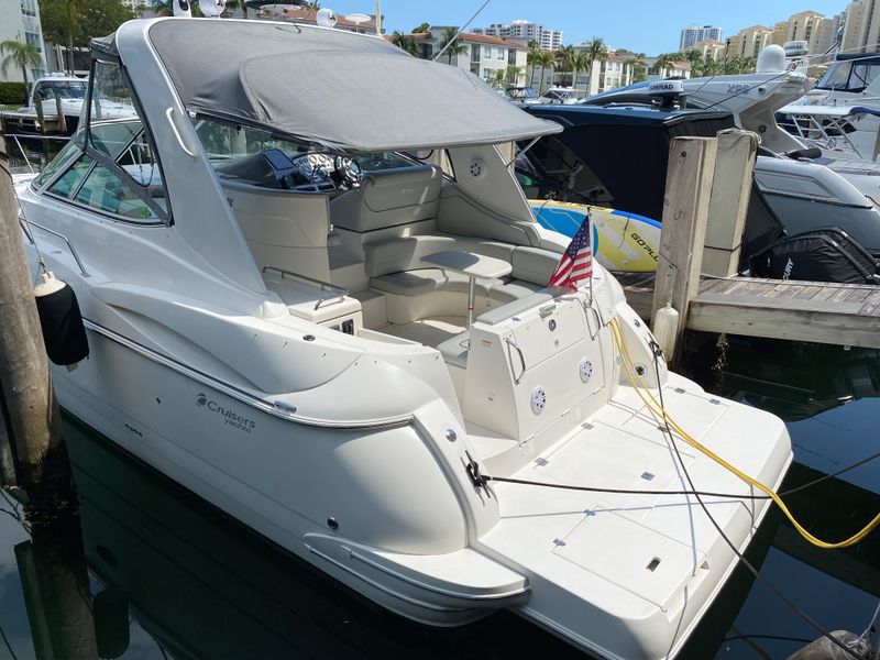 2007 Cruisers Yachts 370 Express