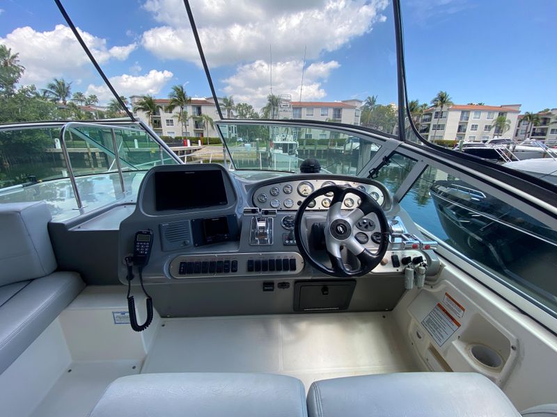 2007 Cruisers Yachts 370 Express